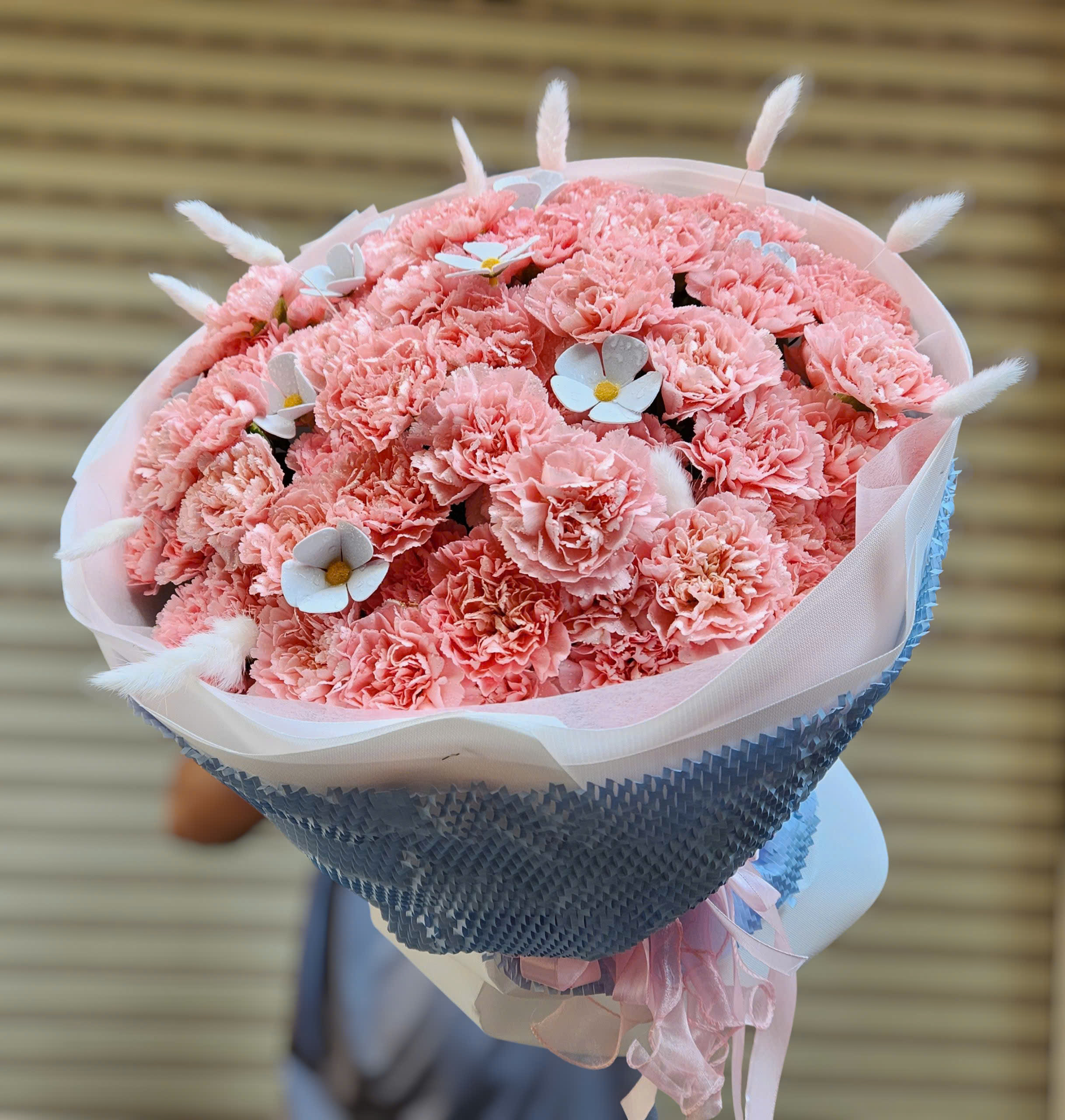 Bó Hoa Cẩm Chướng Hồng Xinh Xắn – Giao Nhanh Sinh Nhật TPHCM