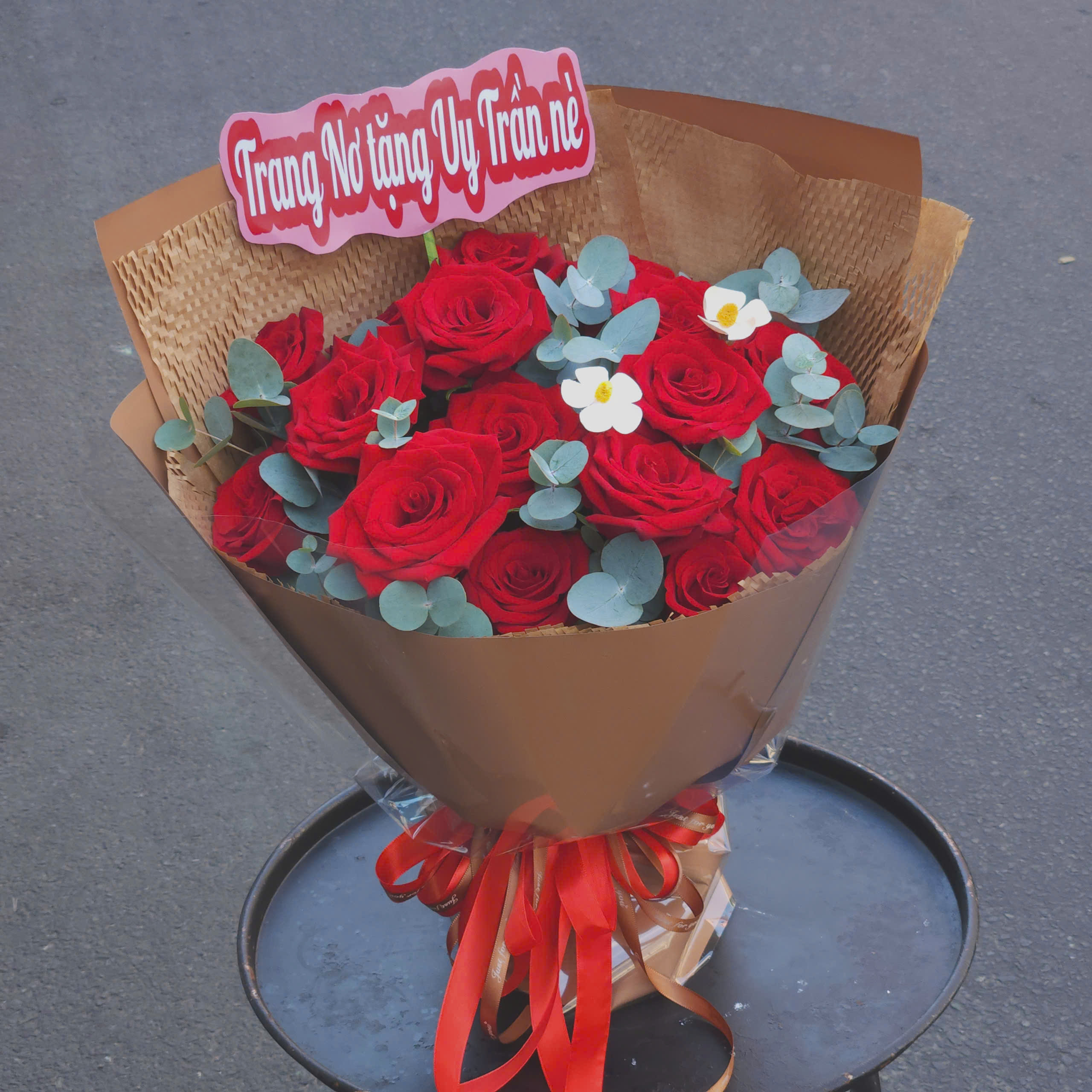 Bó Hoa Hồng Đỏ Thiết Kế Hiện Đại 