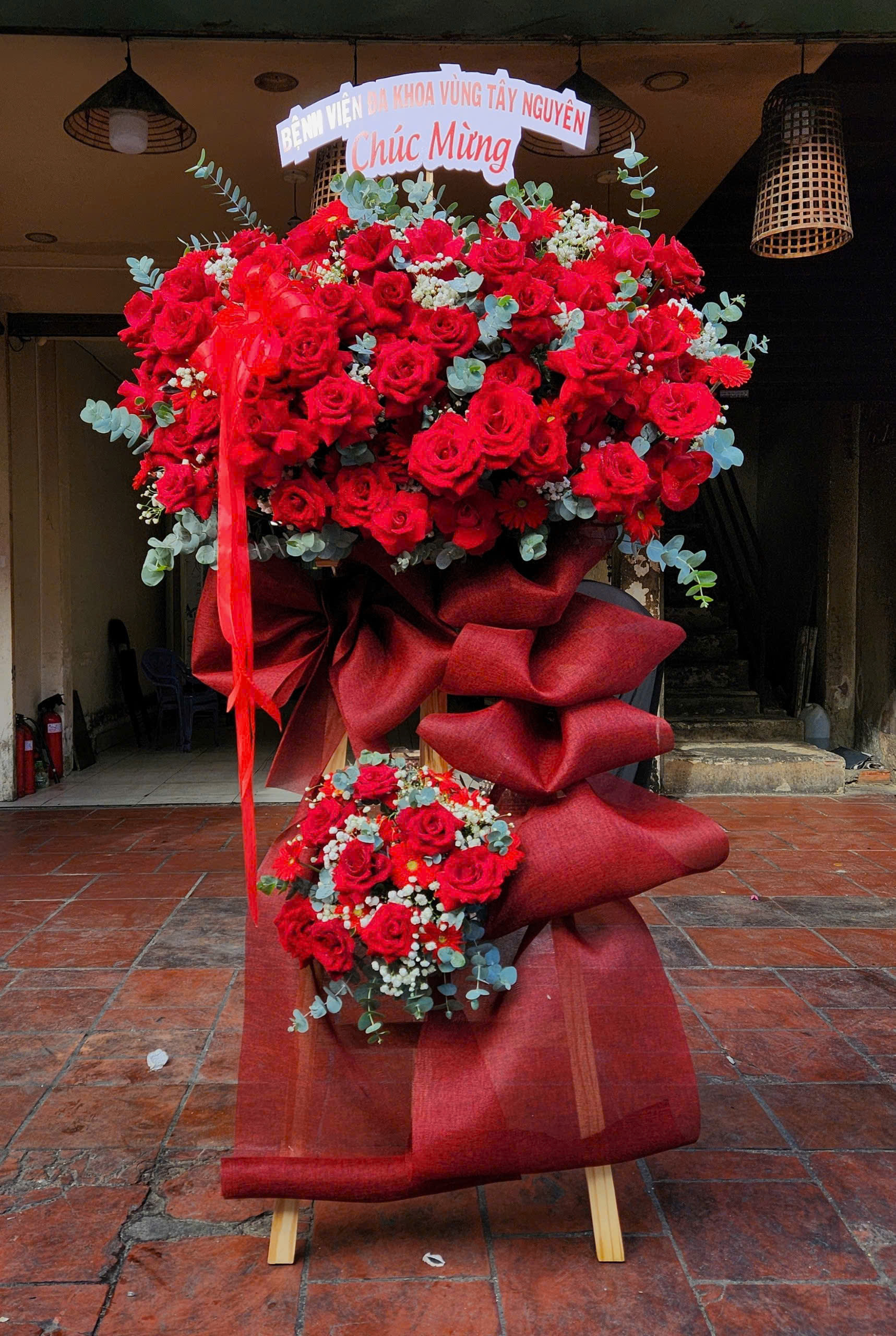 Kệ Hoa Khai Trương 2 Tầng Đẹp – Giá Tốt, Giao Nhanh TPHCM