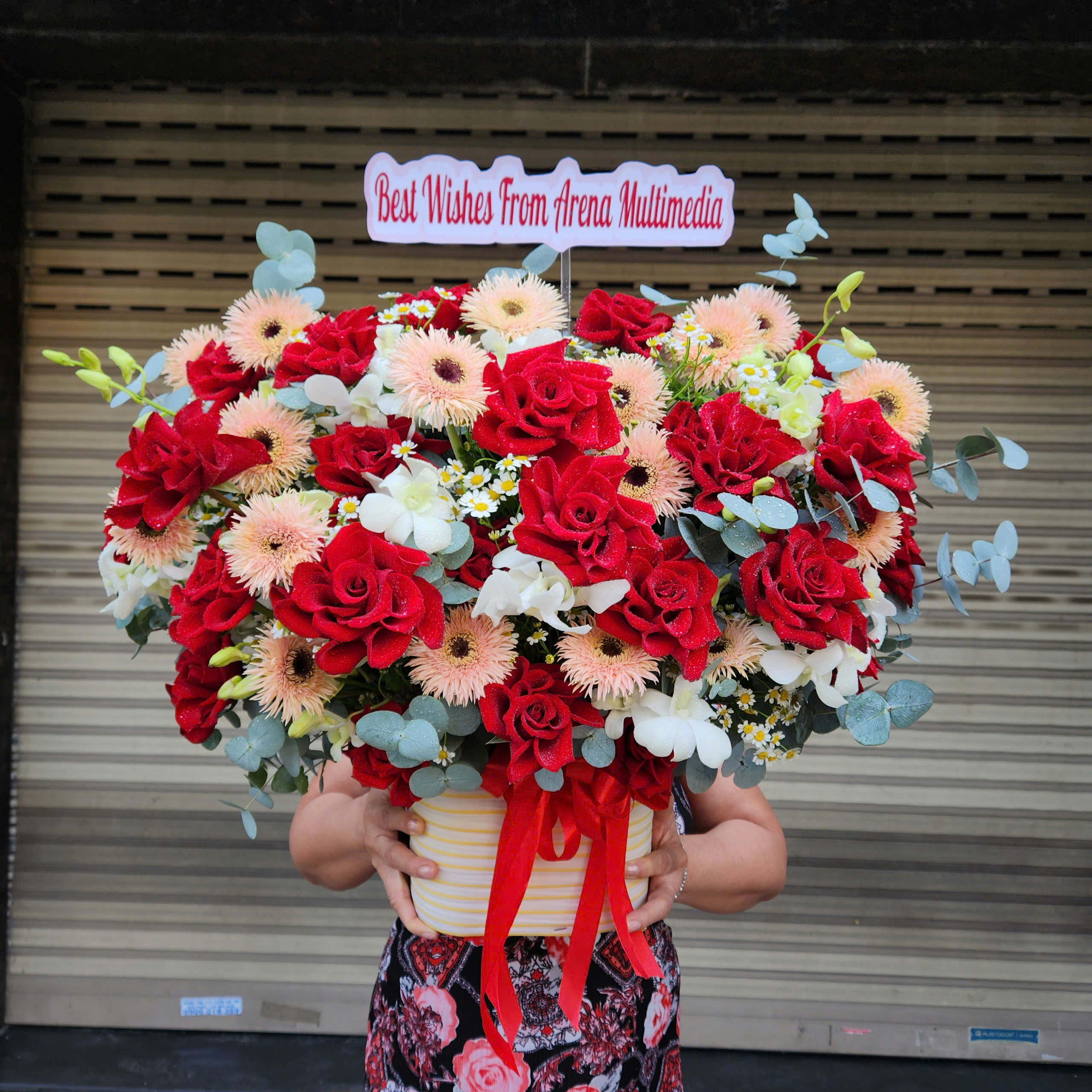 Giỏ Hoa Hồng Đỏ Cao Cấp