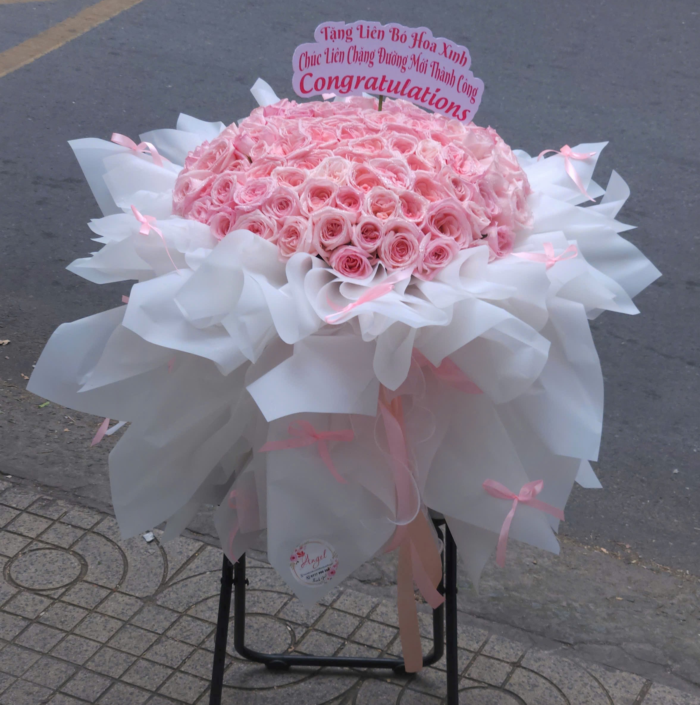 bó hoa công chúa tone hồng pastel