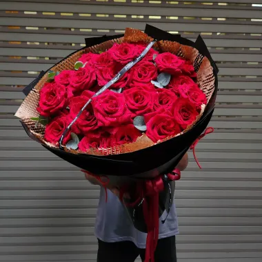 Bó Hoa Hồng Đỏ Valentine – Quà Tặng Ngọt Ngào Cho Nửa Kia