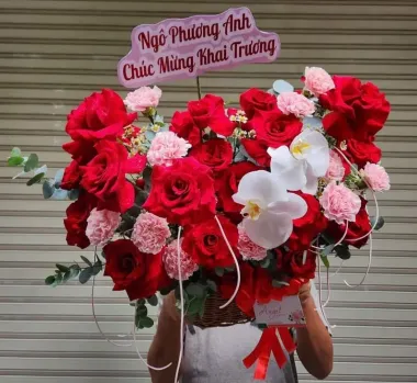 Giỏ Hoa Sinh Nhật Tone Đỏ TPHCM | Tinh Hoa Sắc Đỏ Tại Hoa Tươi Angel