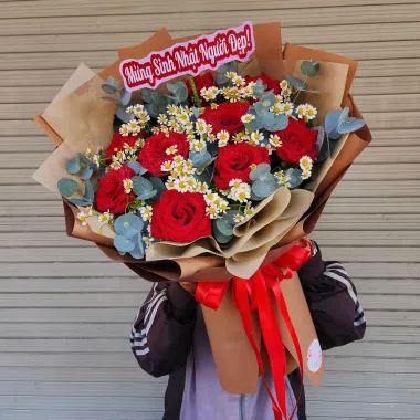 bó hoa hồng đỏ 9 bông giấy nâu phối hoa tana 