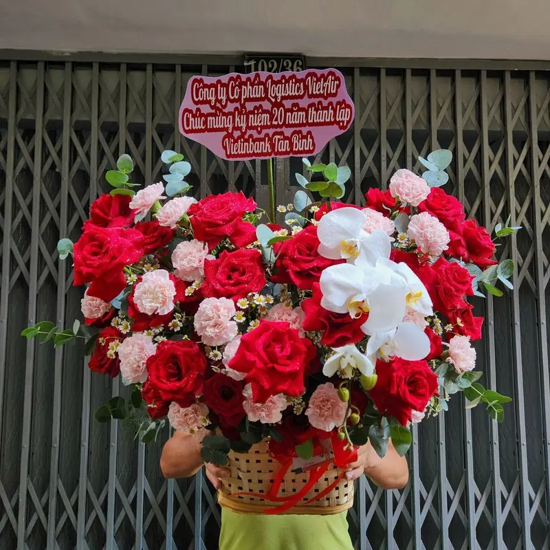 Giỏ Hoa Sinh Nhật Tone Đỏ