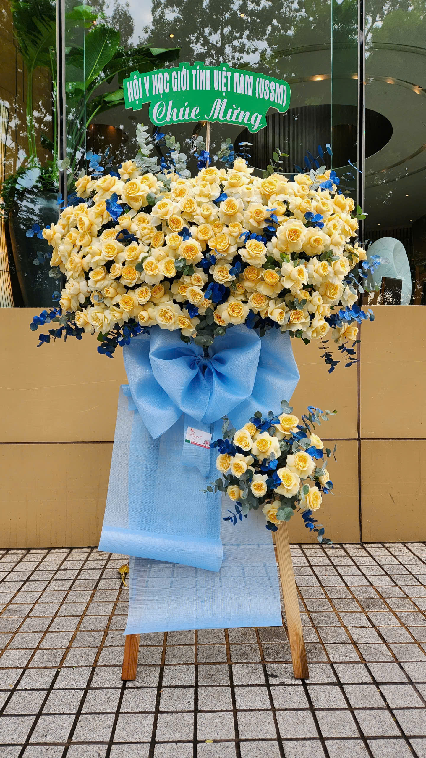 Kệ hoa khai trương kiểu d&aacute;ng đẹp