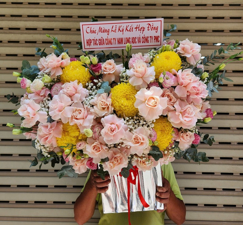 Giỏ Hoa Ch&uacute;c Mừng
