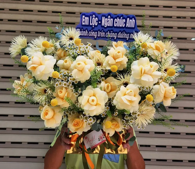 Giỏ Hoa Chúc Mừng