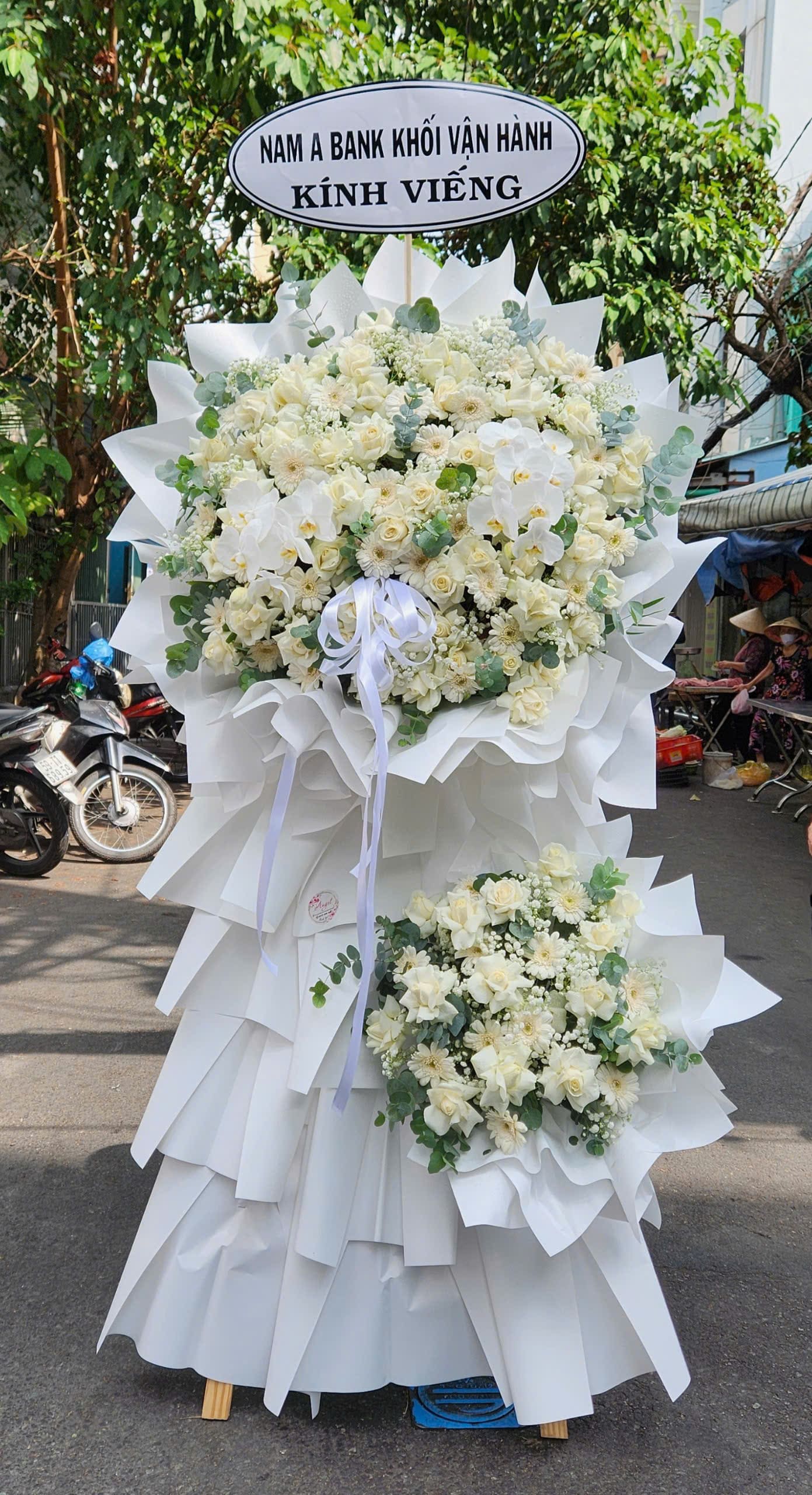 Kệ Hoa Chia Buồn