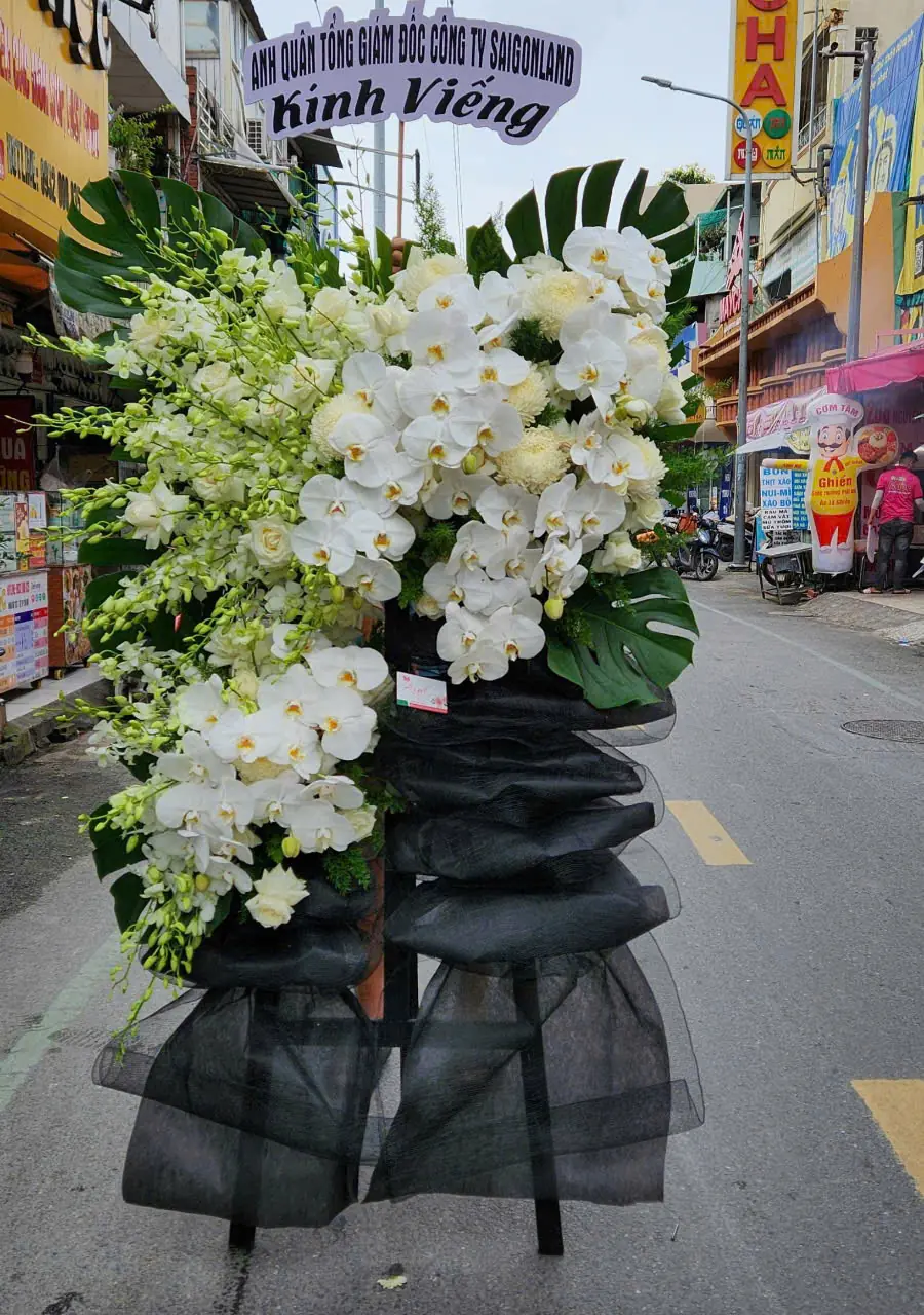Kệ Hoa Chia Buồn Tone Tím