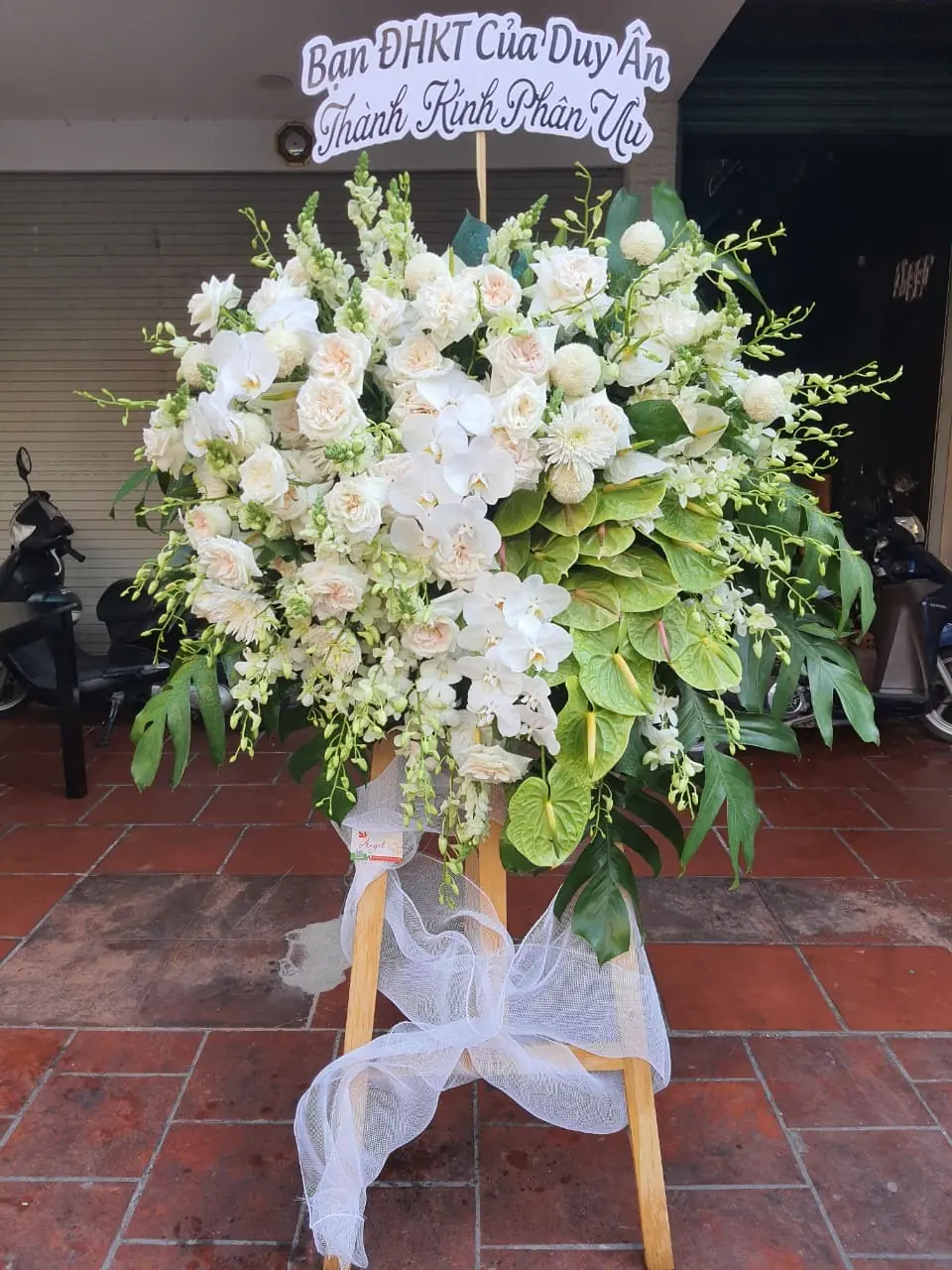  V&ograve;ng hoa chia buồn