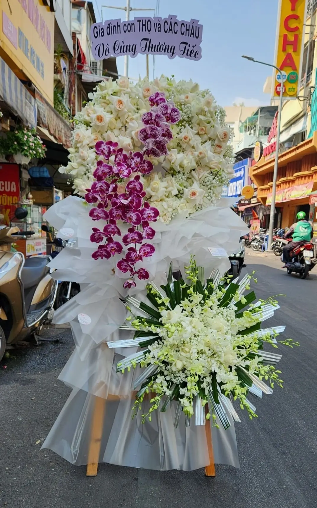 V&ograve;ng Hoa Chia Buồn 
