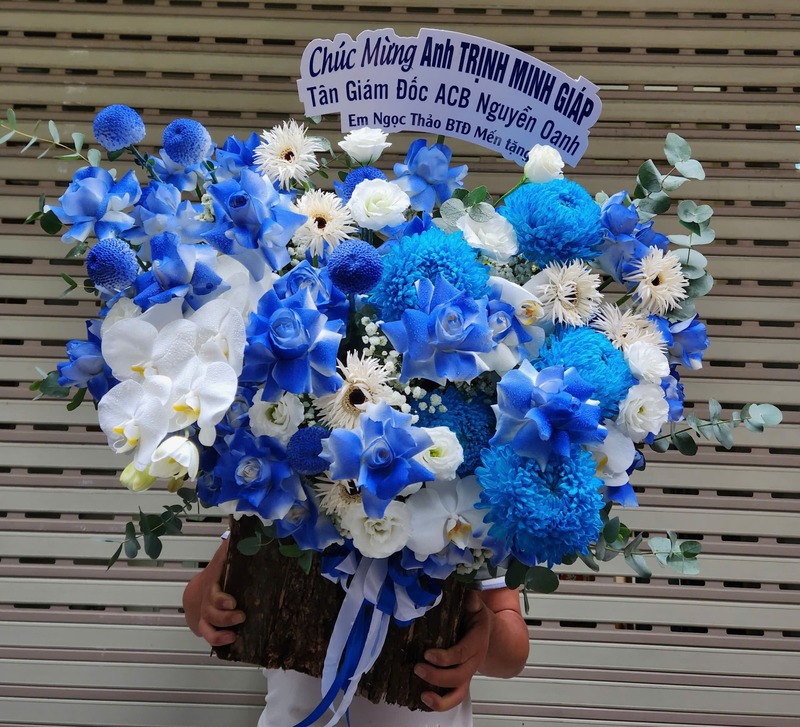Lẵng Hoa Ch&uacute;c Mừng