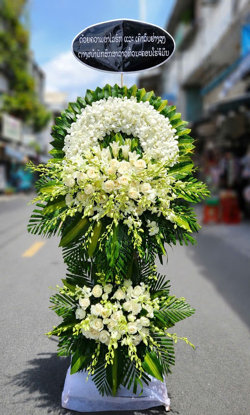 Kệ Hoa Chia Buồn 2 Tầng TP.HCM – Tone Trắng | Hoa Tươi Angel