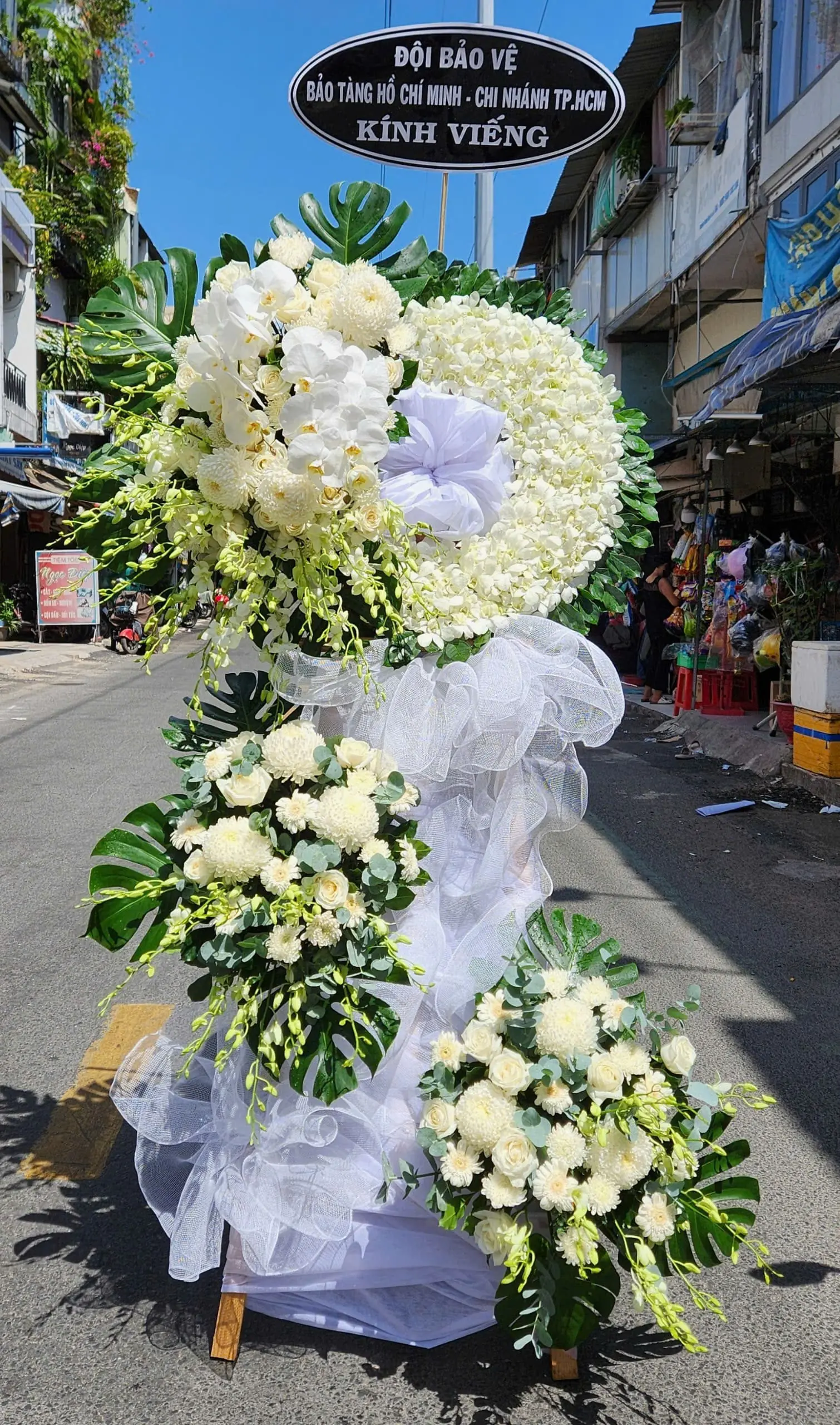  Kệ Hoa Chia Buồn 