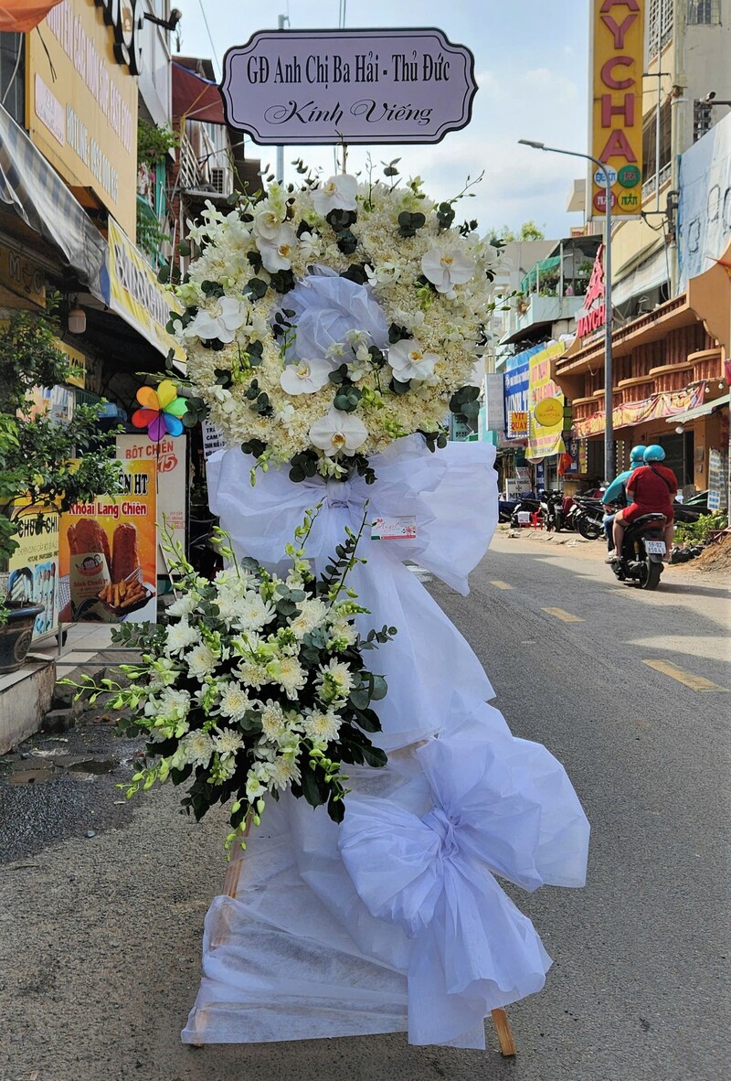 Kệ Hoa Chia Buồn