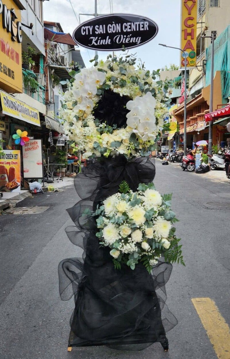 Kệ Hoa Chia Buồn