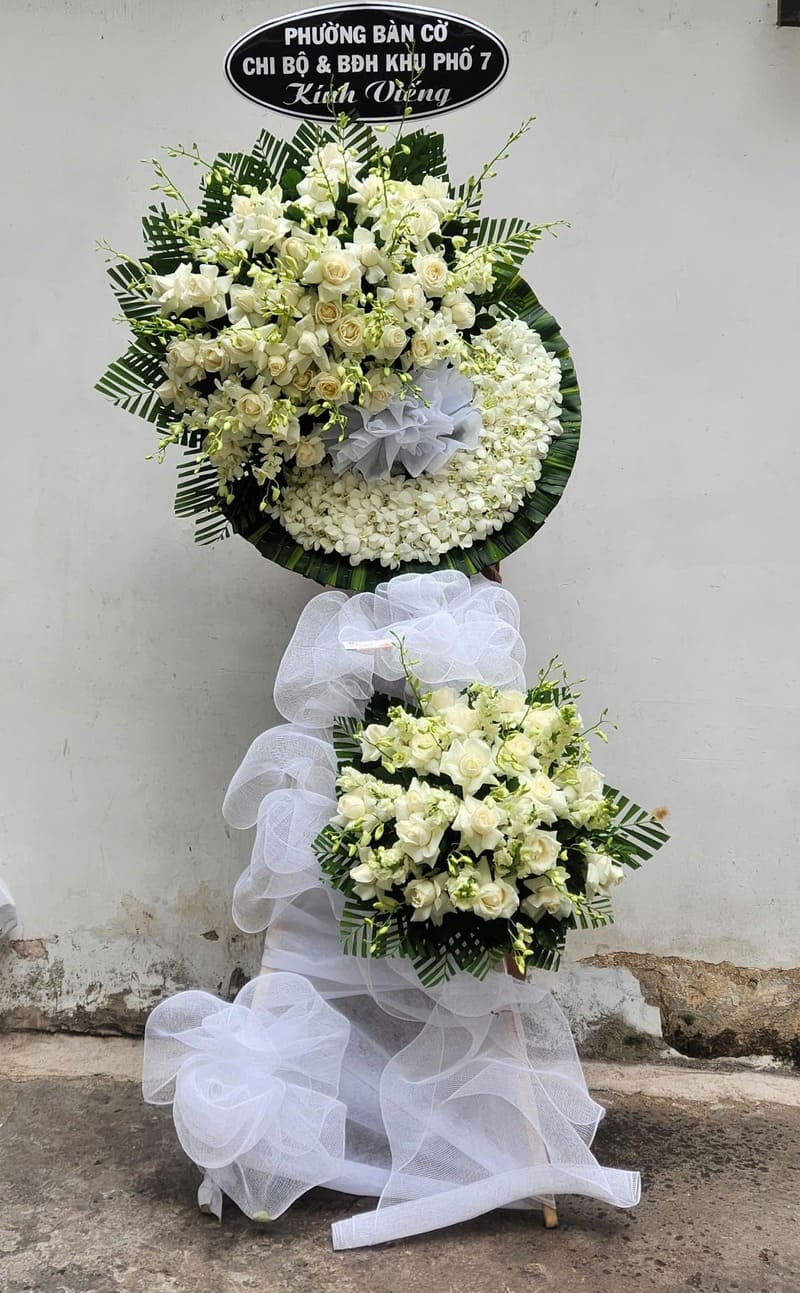 Kệ Hoa Chia Buồn