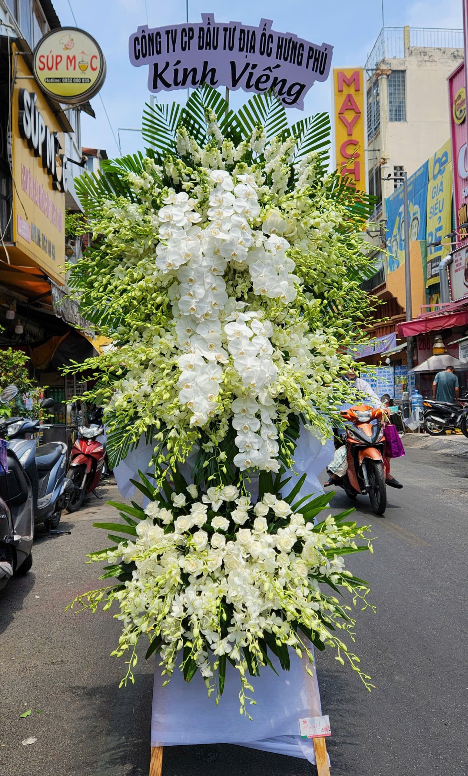 Kệ Hoa Chia Buồn
