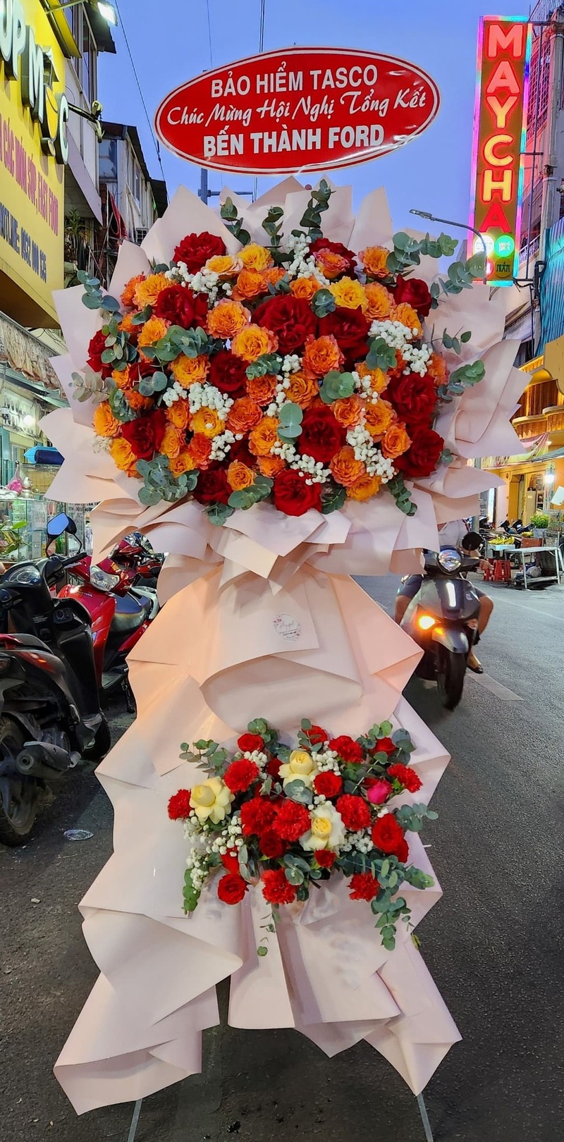 Kệ Hoa Ch&uacute;c Mừng