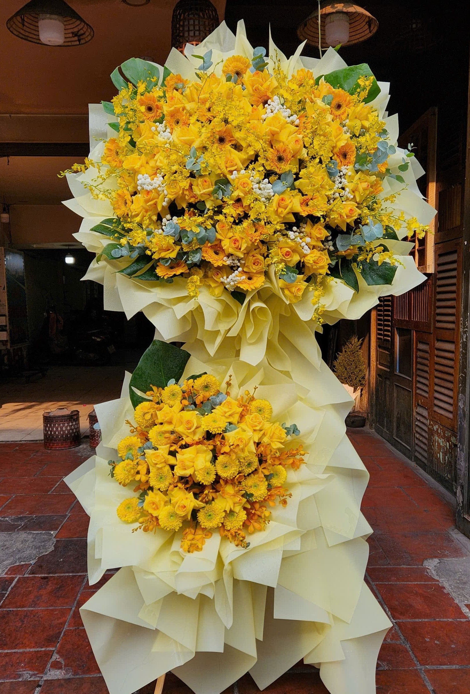 Kệ Hoa Khai Trương Màu Vàng Tài Lộc