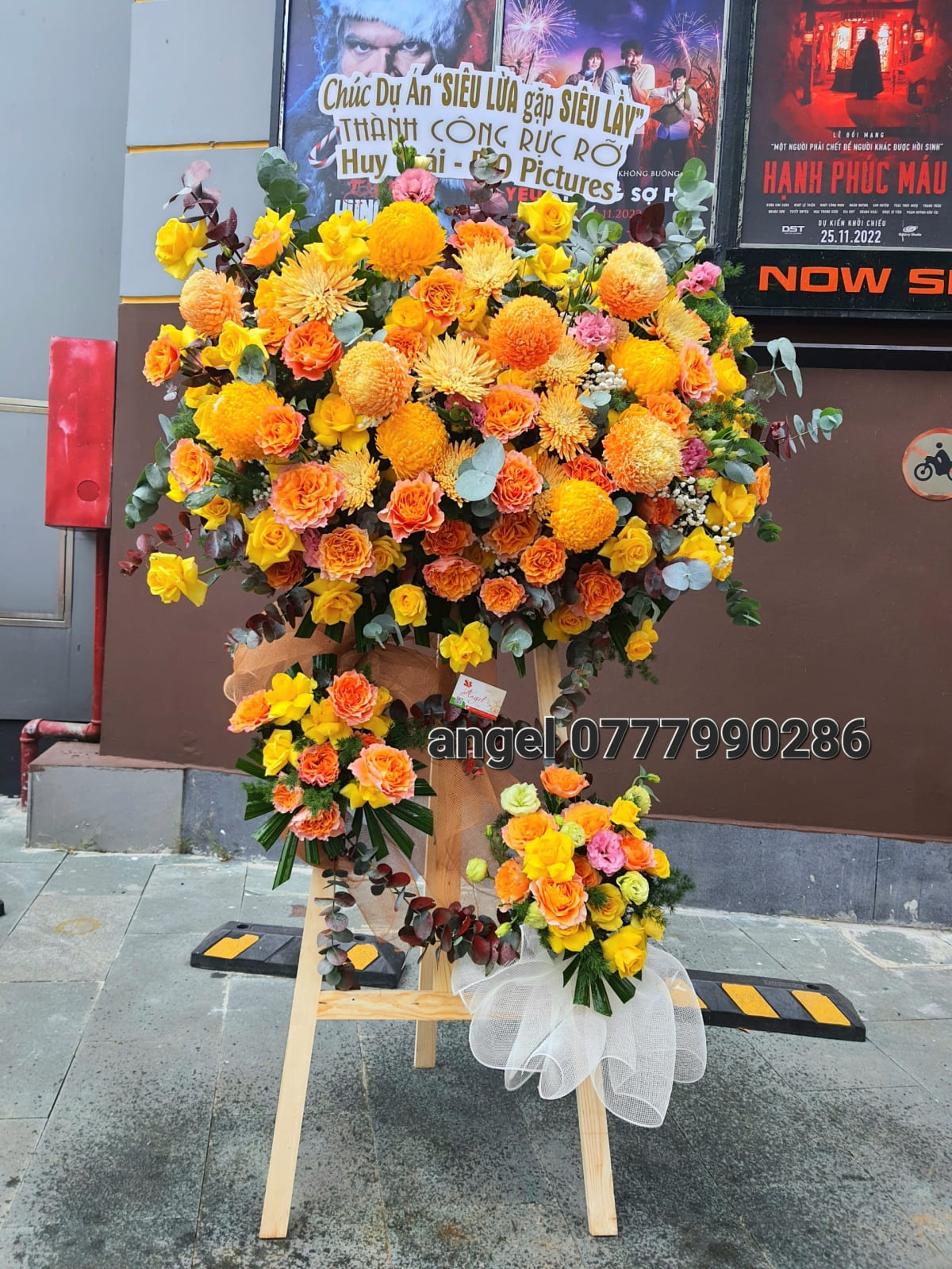 Kệ Hoa Chúc Mừng Tông Vàng