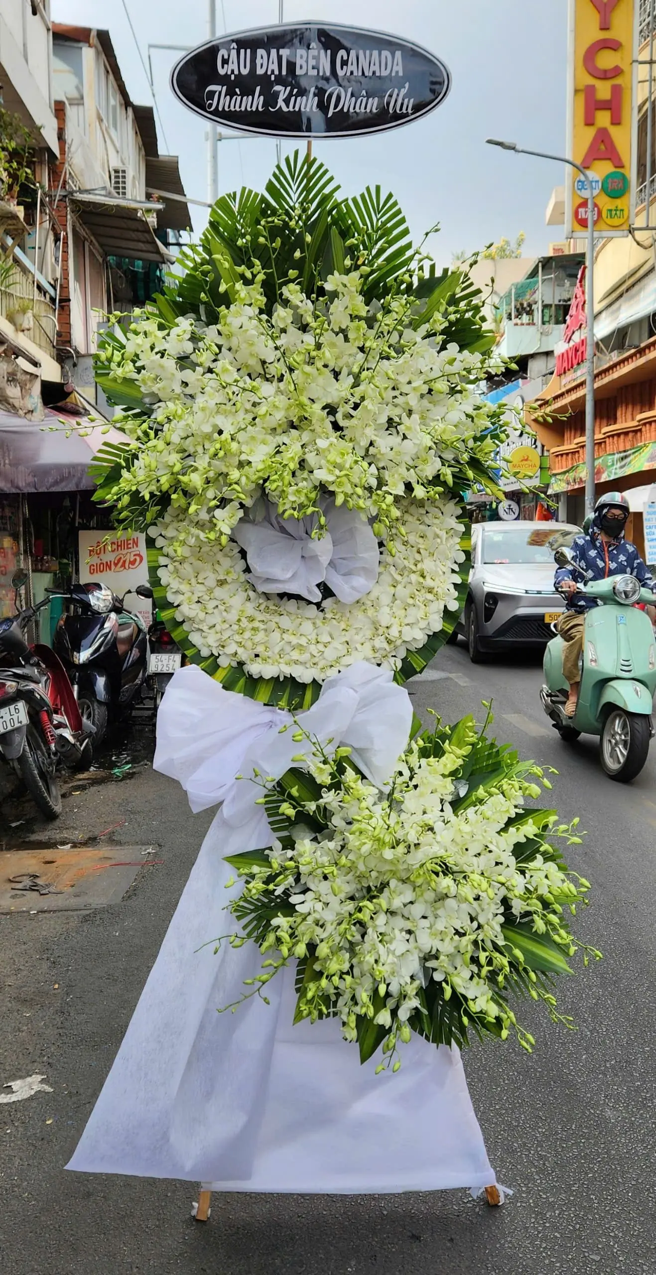 Vòng Hoa Viếng Nhà Tang Lễ Bệnh Viện Thống Nhất TP.HCM