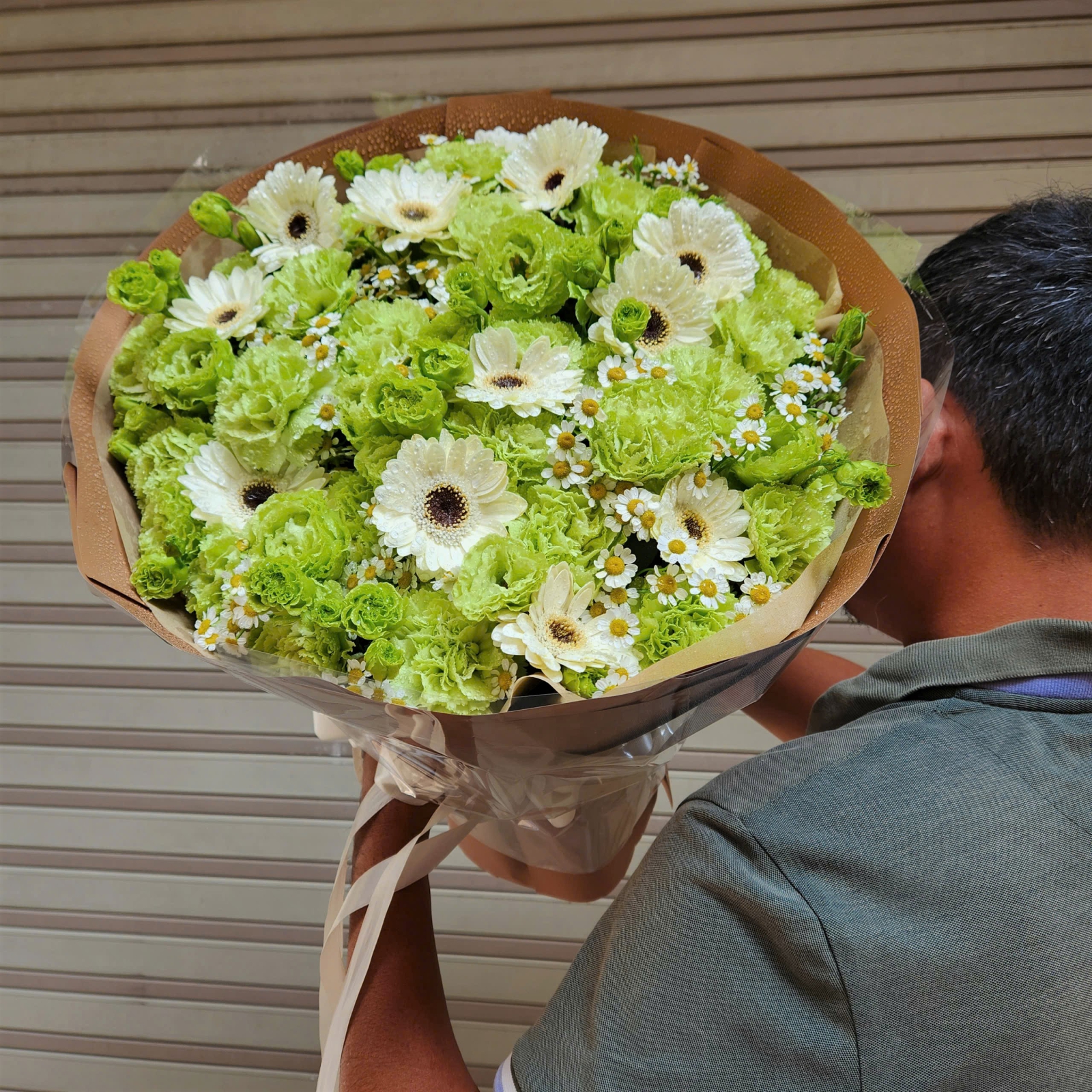 Bó Hoa Cát Tường Xanh Trắng - Món Quà Chúc Mừng Sinh Nhật Sang Trọng