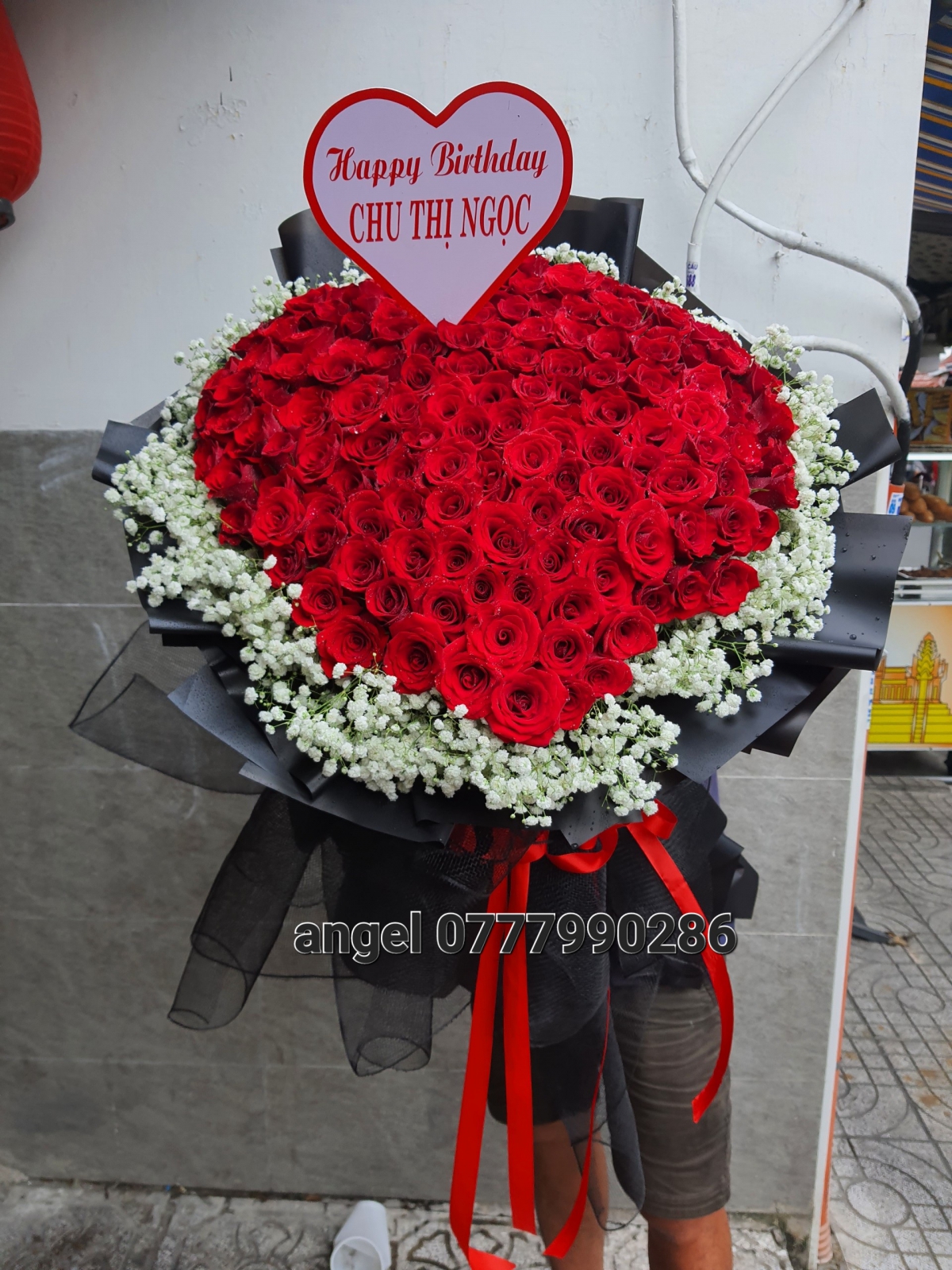 Bó hoa hồng đỏ hình trái tim – Biểu tượng tình yêu ngày Valentine
