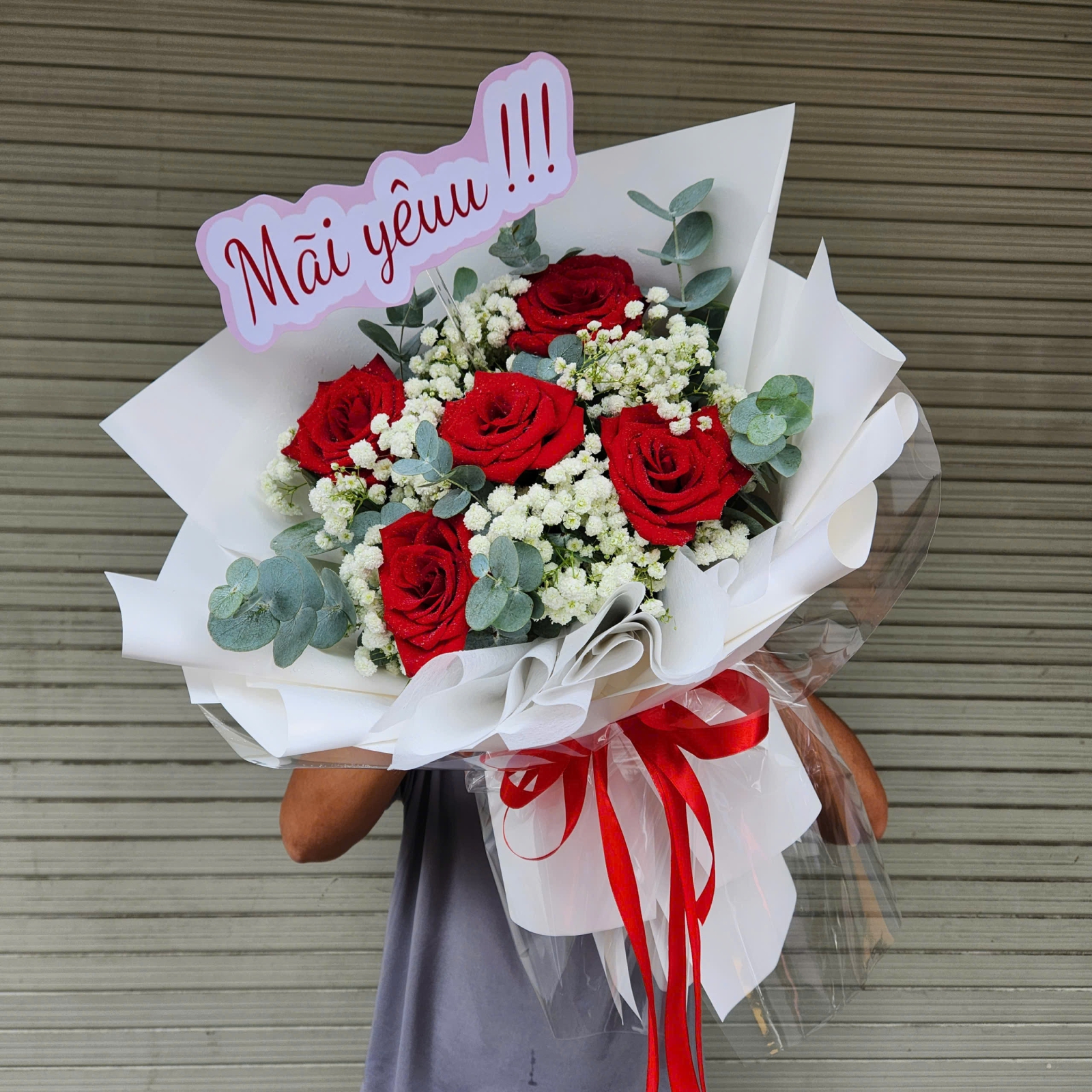 Bó hoa hồng đỏ 5 bông đẹp sang trọng tại Quận 3 – Shop Hoa Tươi Angel