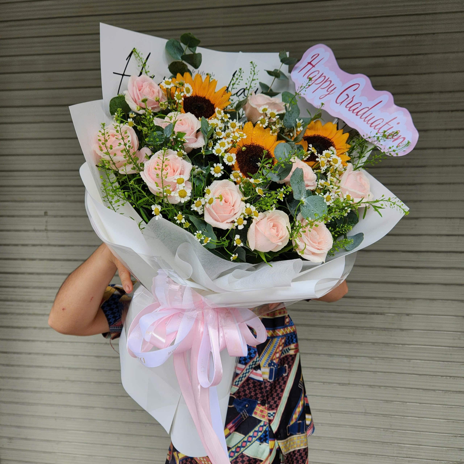 Bó hoa hướng dương tặng tốt nghiệp – Món quà rực rỡ cho ngày khởi đầu mới