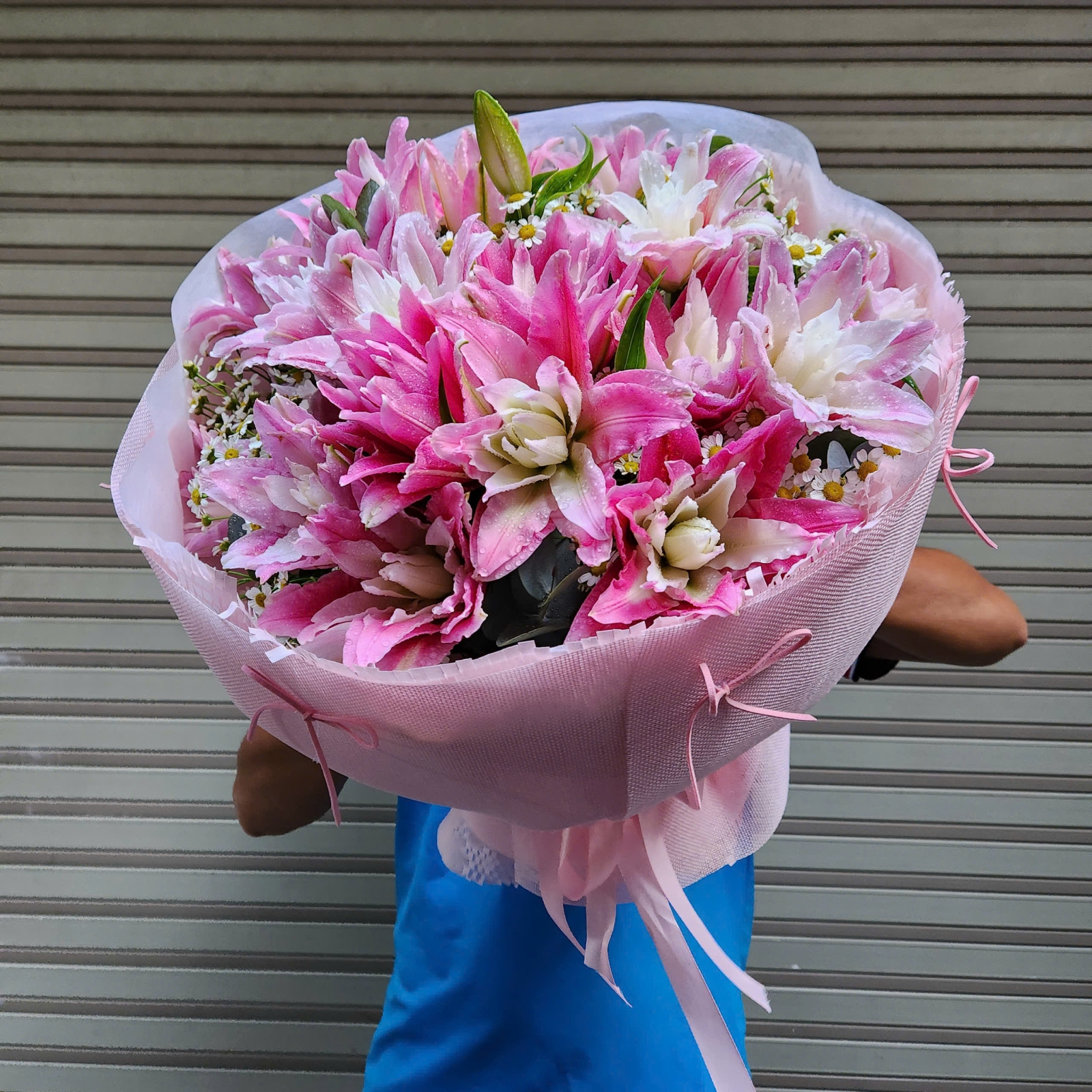 bo-hoa-ly-kep-hong-sang-trong-hoa-tuoi-angel