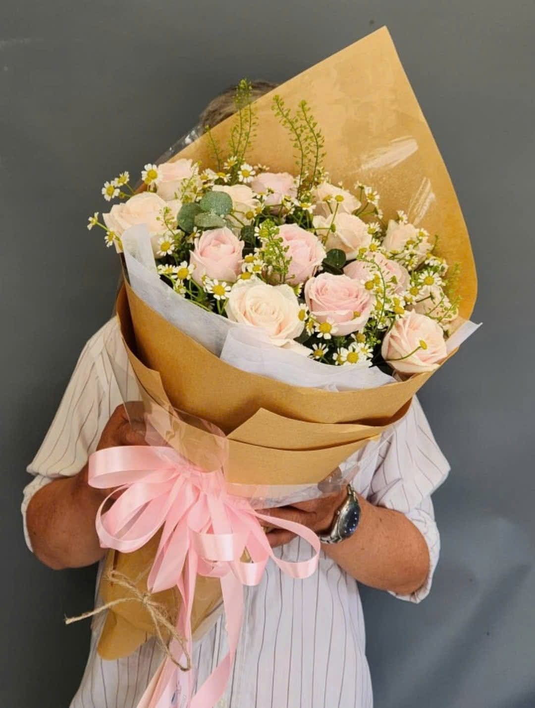 bó hoa hồng kem đơn giản 
