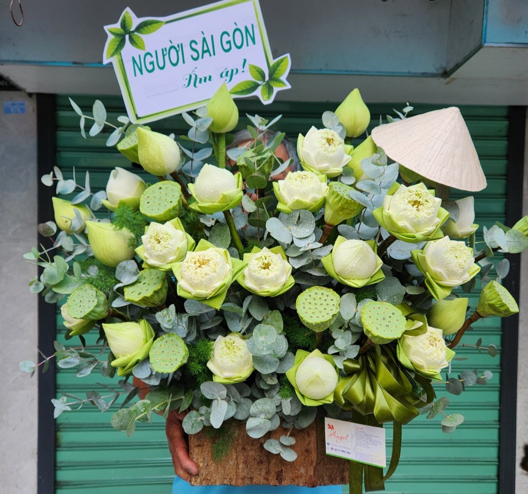 giỏ hoa sen trắng đẹp 