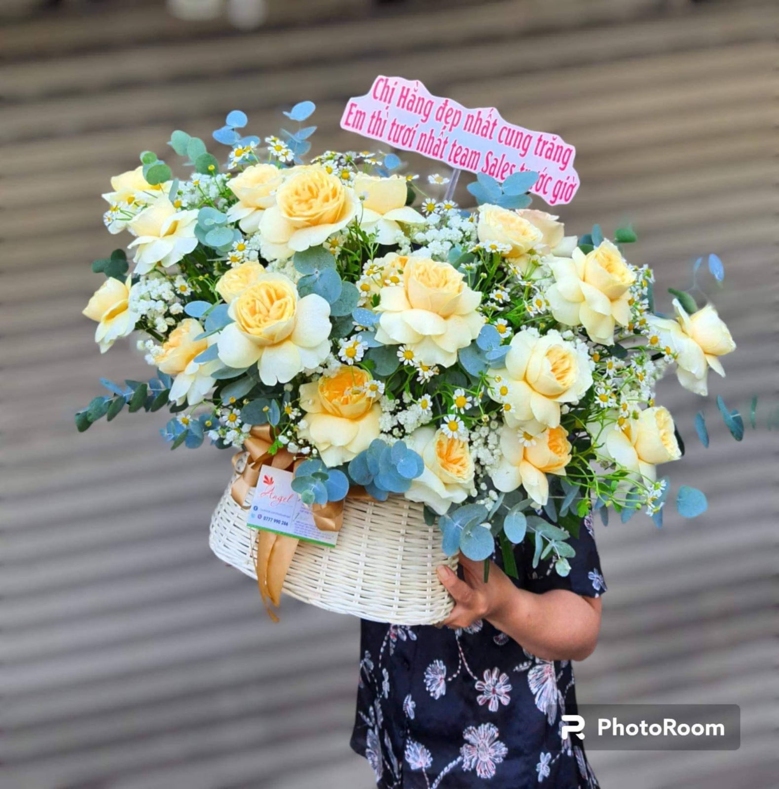 Giỏ Hoa Hồng Vàng Victo Giá Rẻ Quận 4 TPHCM 
