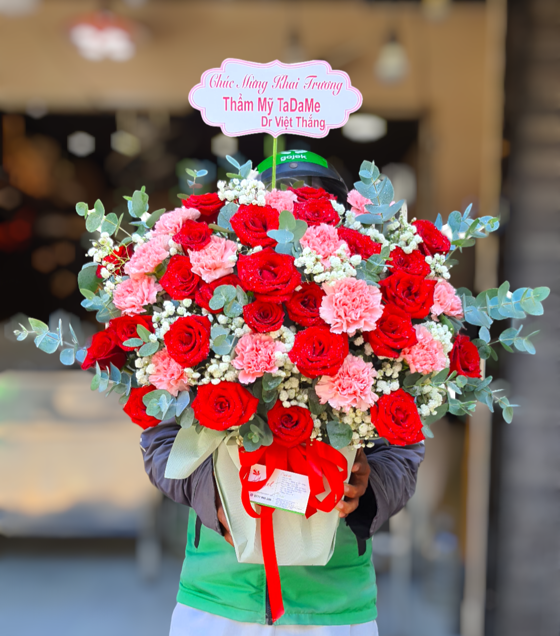 HỘP HOA CHÚC MỪNG THÀNH CÔNG 