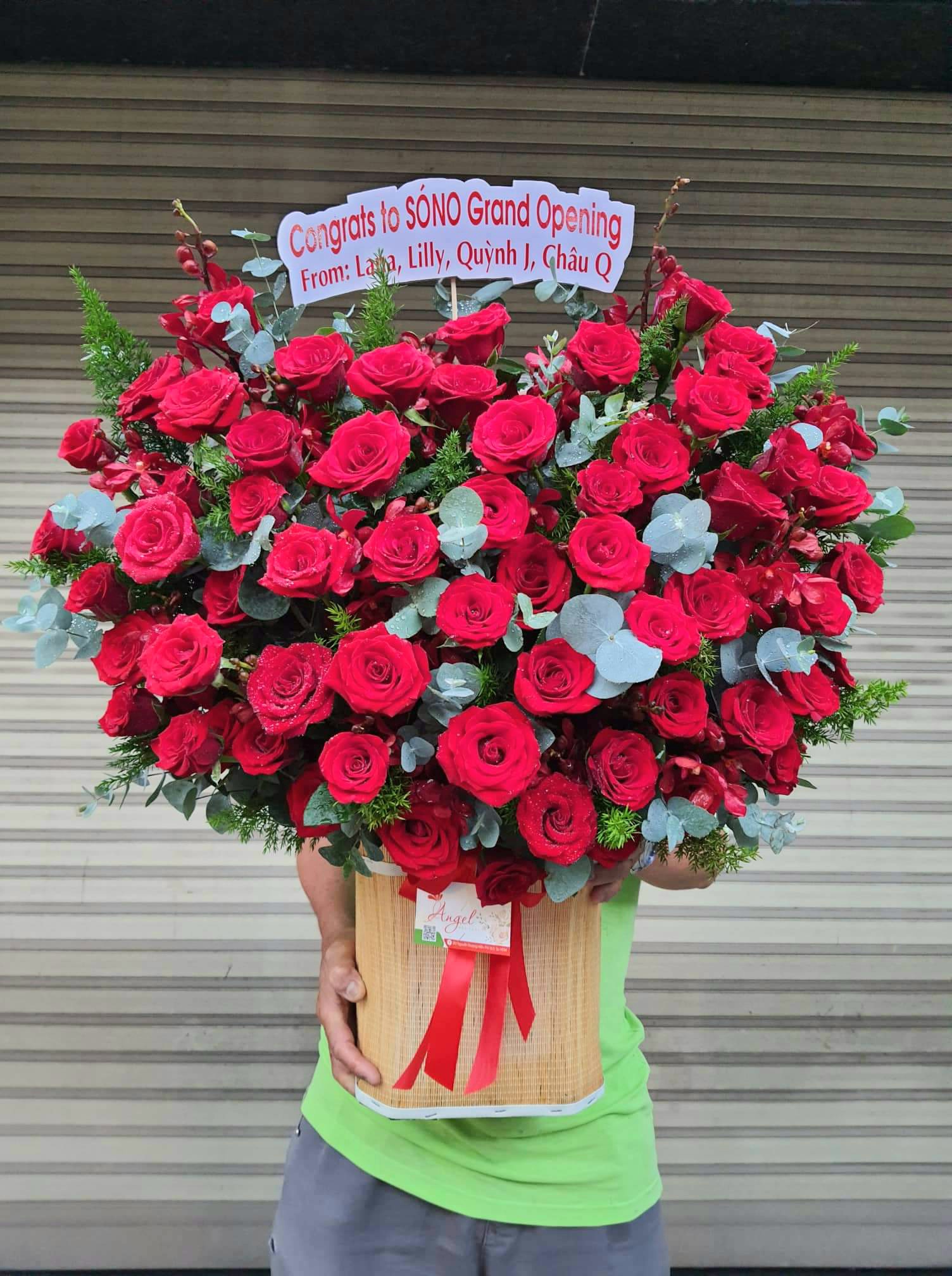 Hộp Hoa Hồng Đỏ Chúc Mừng Khai Trương Quận 4 Giá Rẻ 