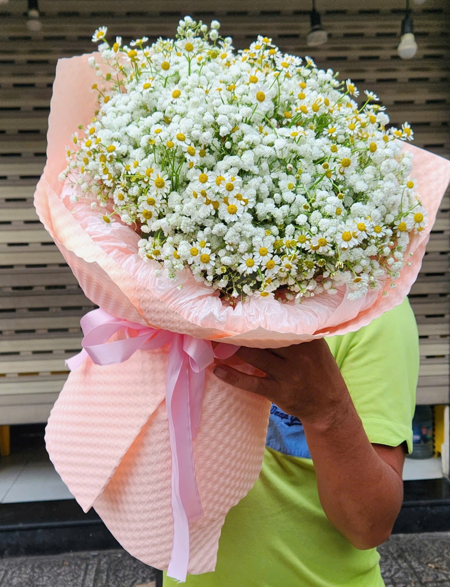 bình hoa tulip hồng