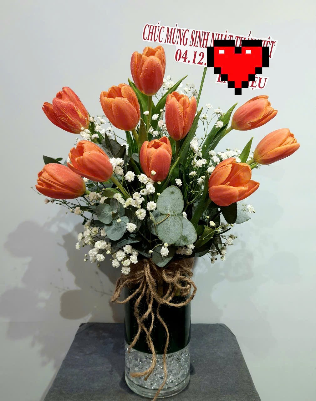bình hoa tulip cam