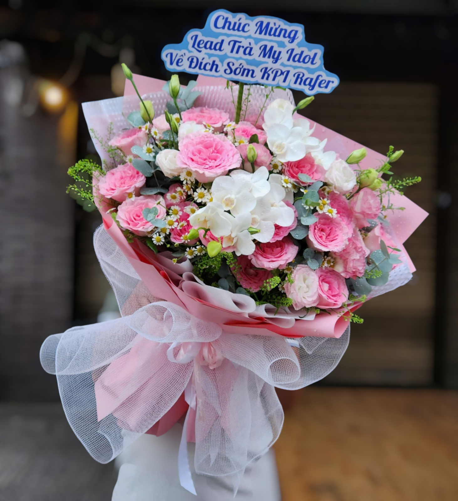 bó hoa hồng chùm chiết xạ
