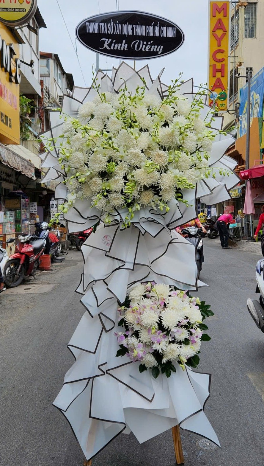 Vòng Hoa Đám Tang Quận 1 – Mẫu Đẹp, Lịch Sự, Giao Tận Nơi