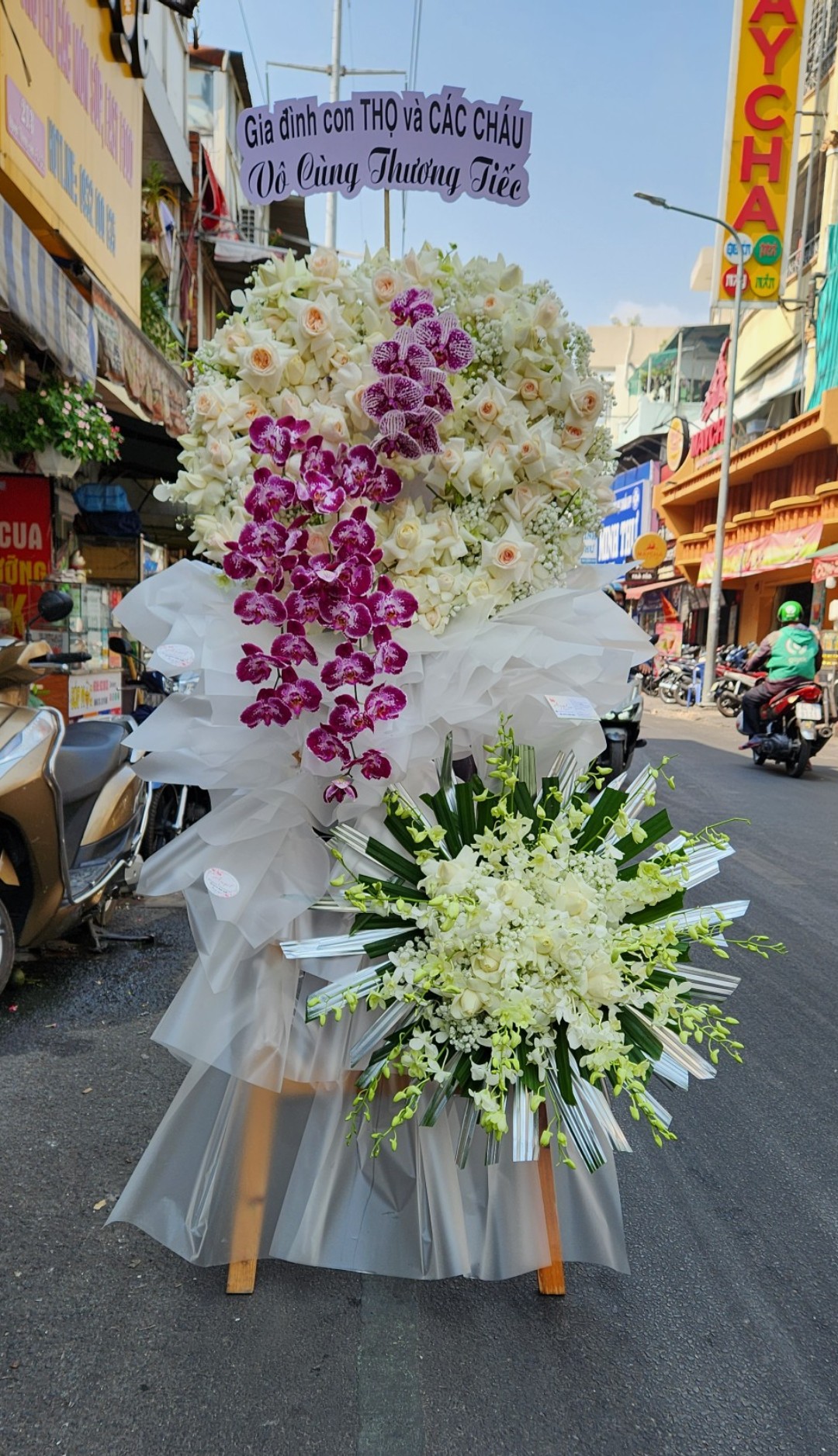 V&ograve;ng Hoa Chia Buồn 