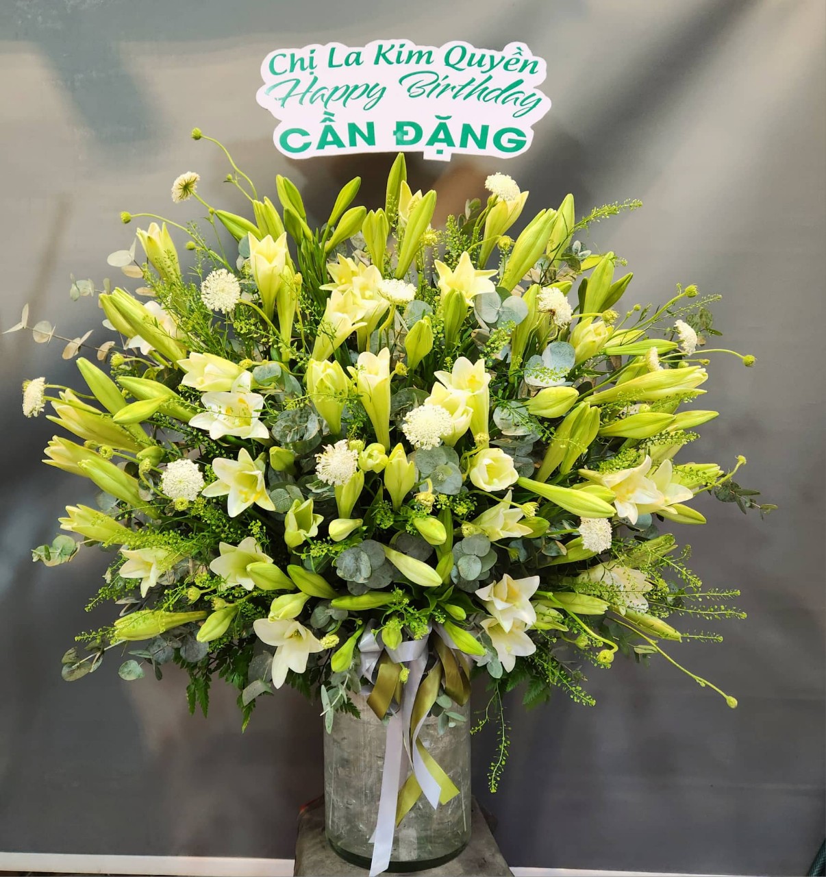 BÌNH HOA LOA KÈN RẠNG RỠ 