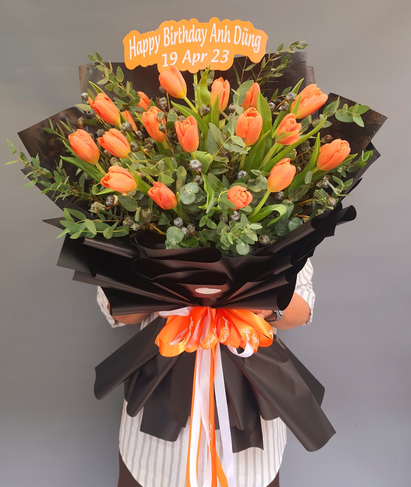 Bó hoa  tulip màu cam rực rỡ 