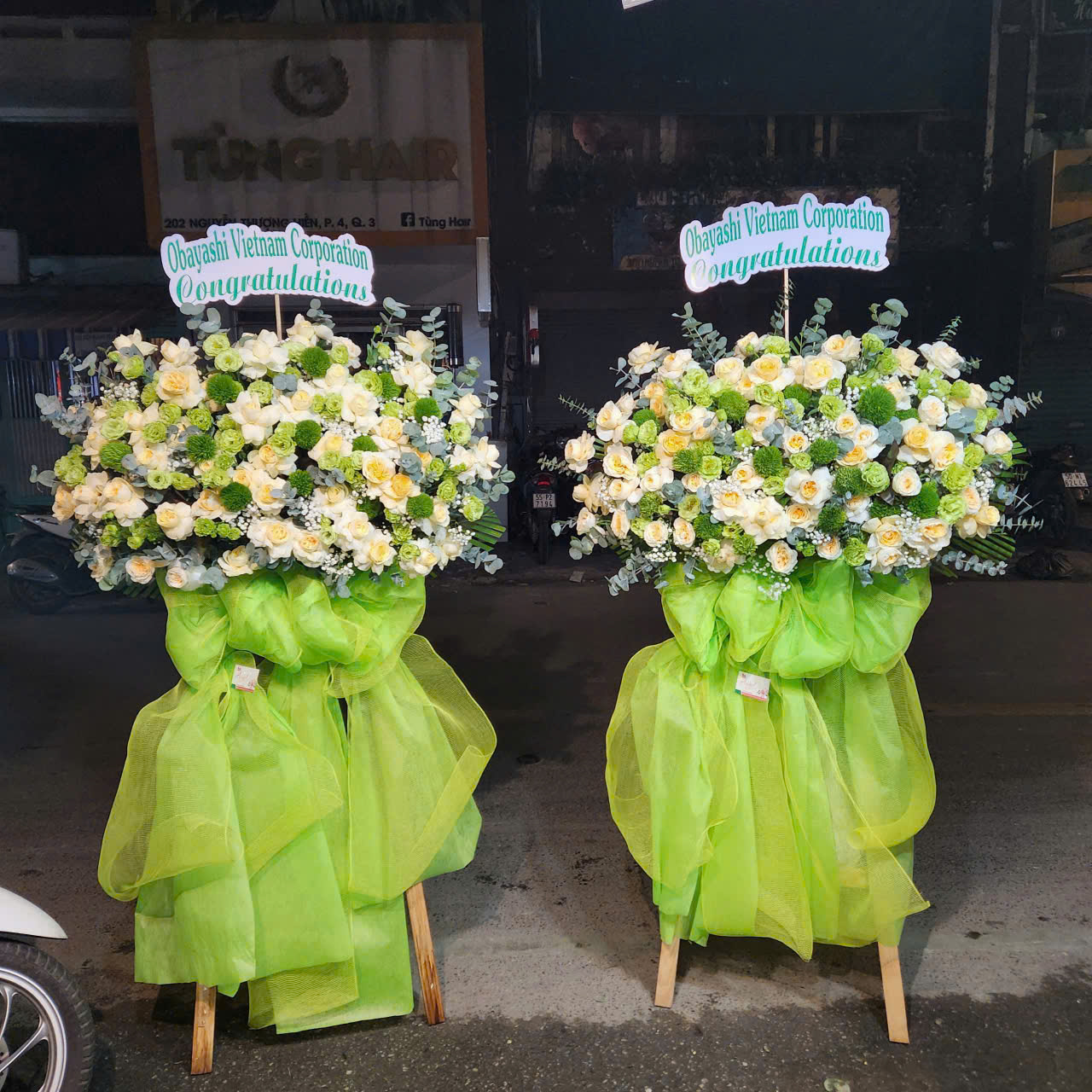 Lẵng Hoa Chúc Mừng Màu Xanh Lá 