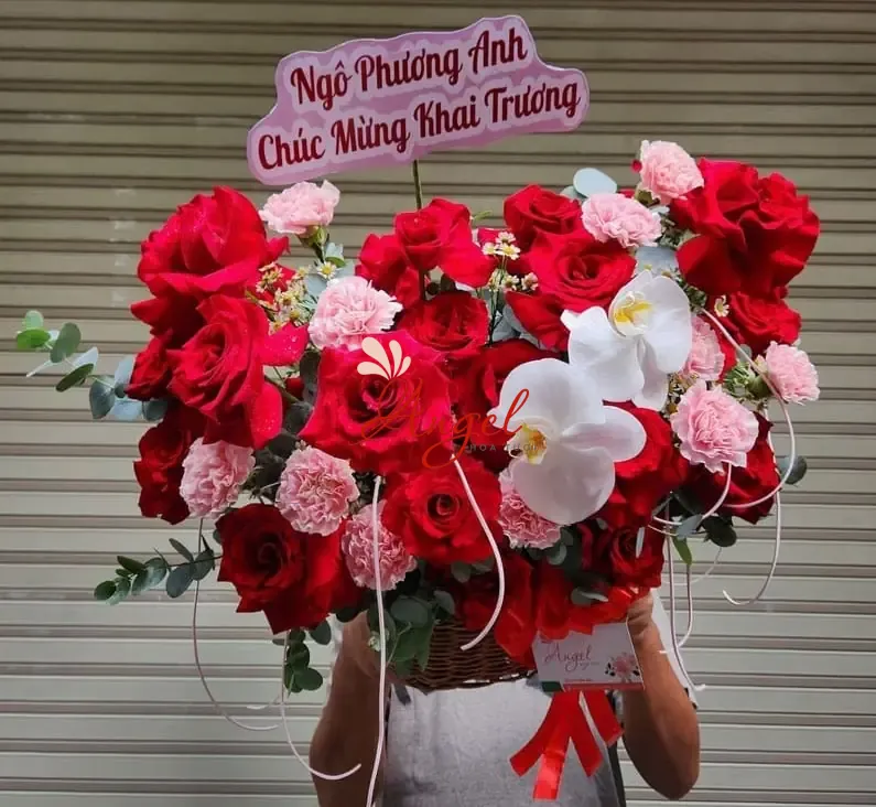 Giỏ Hoa Sinh Nhật Tone Đỏ TPHCM | Tinh Hoa Sắc Đỏ Tại Hoa Tươi Angel