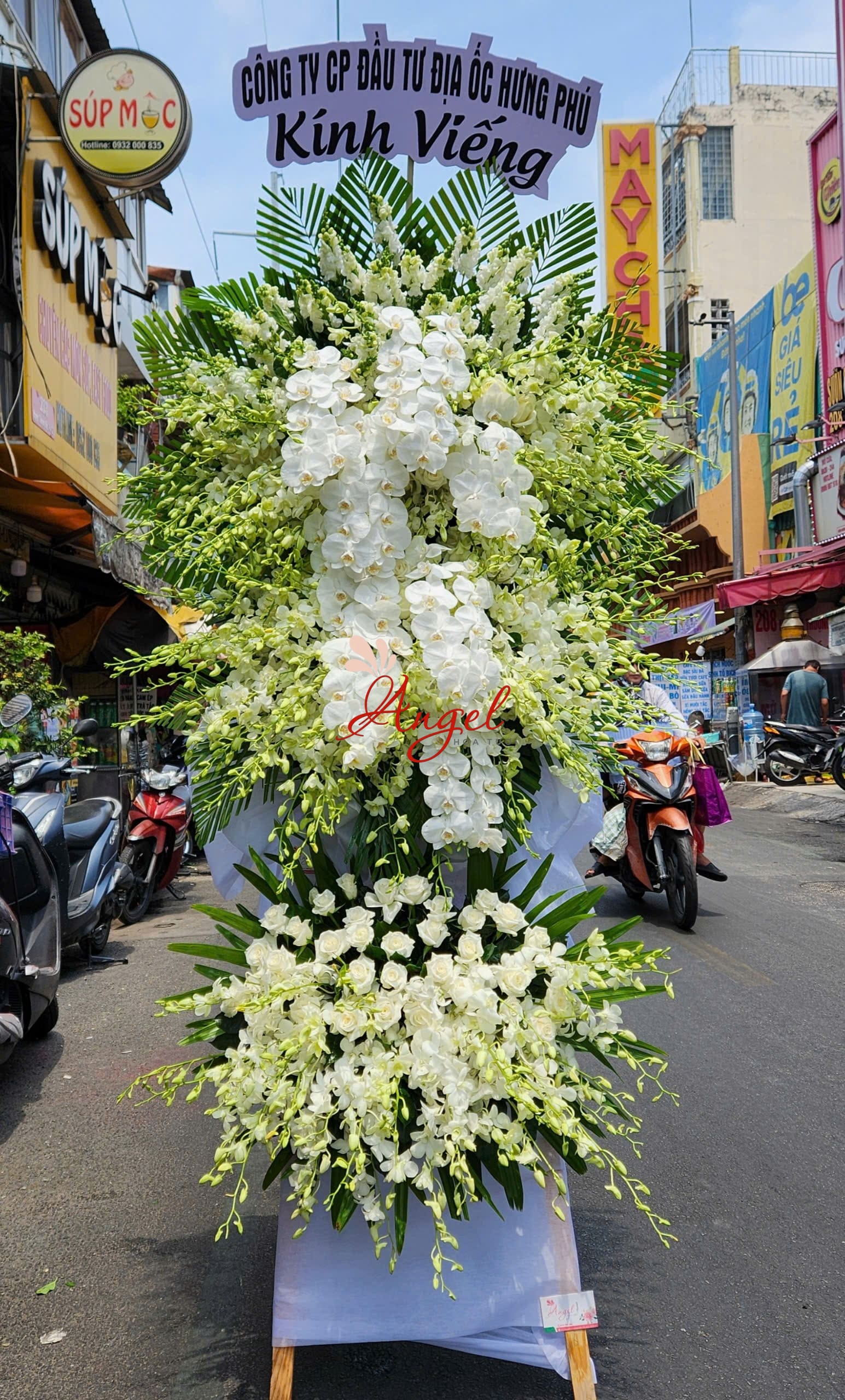 Kệ Hoa Chia Buồn Gần Nhà Tang Lễ Bệnh Viện Thống Nhất –Hoa Tươi Angel 