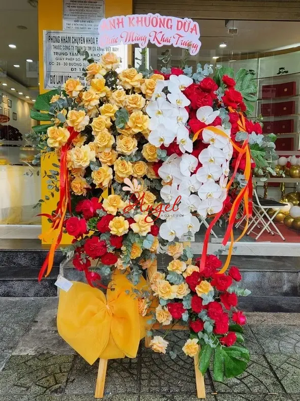 Kệ Hoa Chúc Mừng Gần GEM Center Phường Sài Gòn TP.HCM | Hoa Tươi Angel