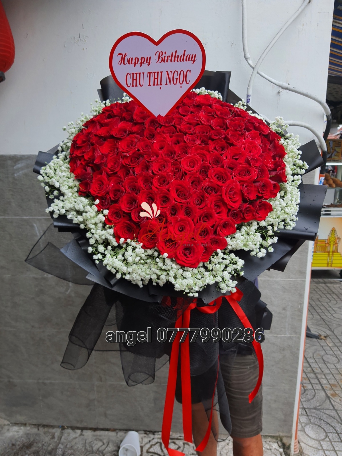 Bó hoa hồng đỏ hình trái tim – Biểu tượng tình yêu ngày Valentine