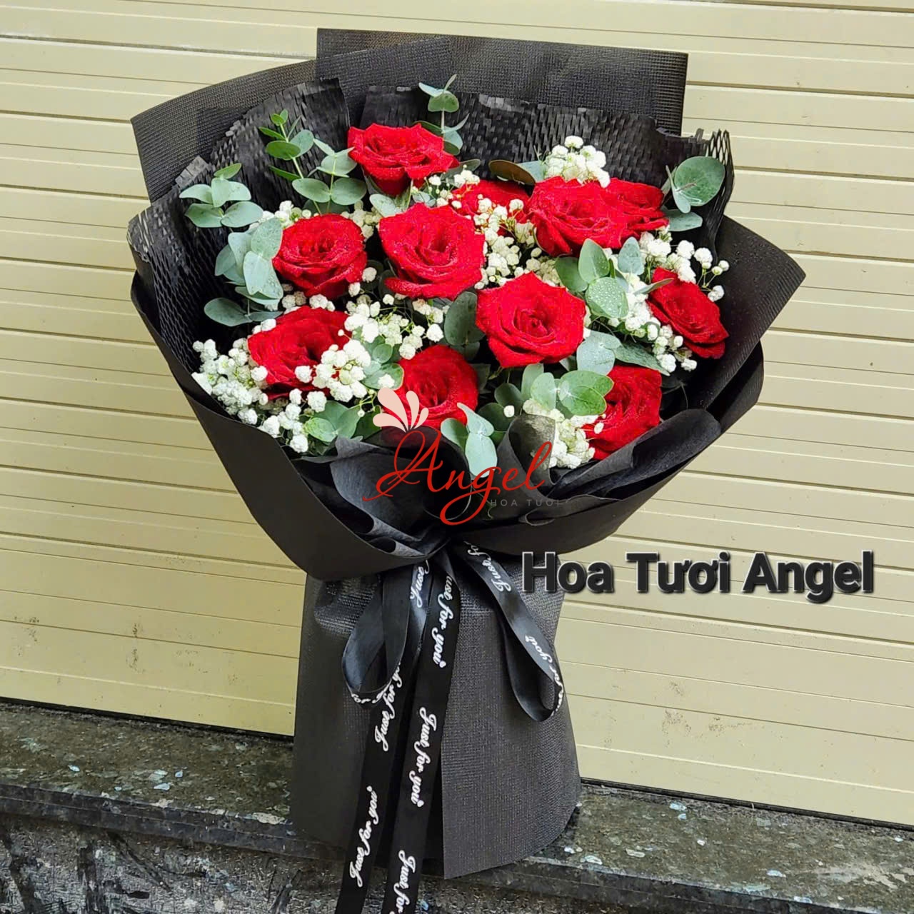 bó hoa hồng đỏ 11 bông giấy đen 